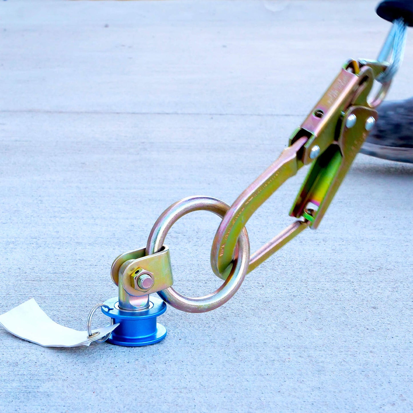 concrete wedge anchor is removable and reusable