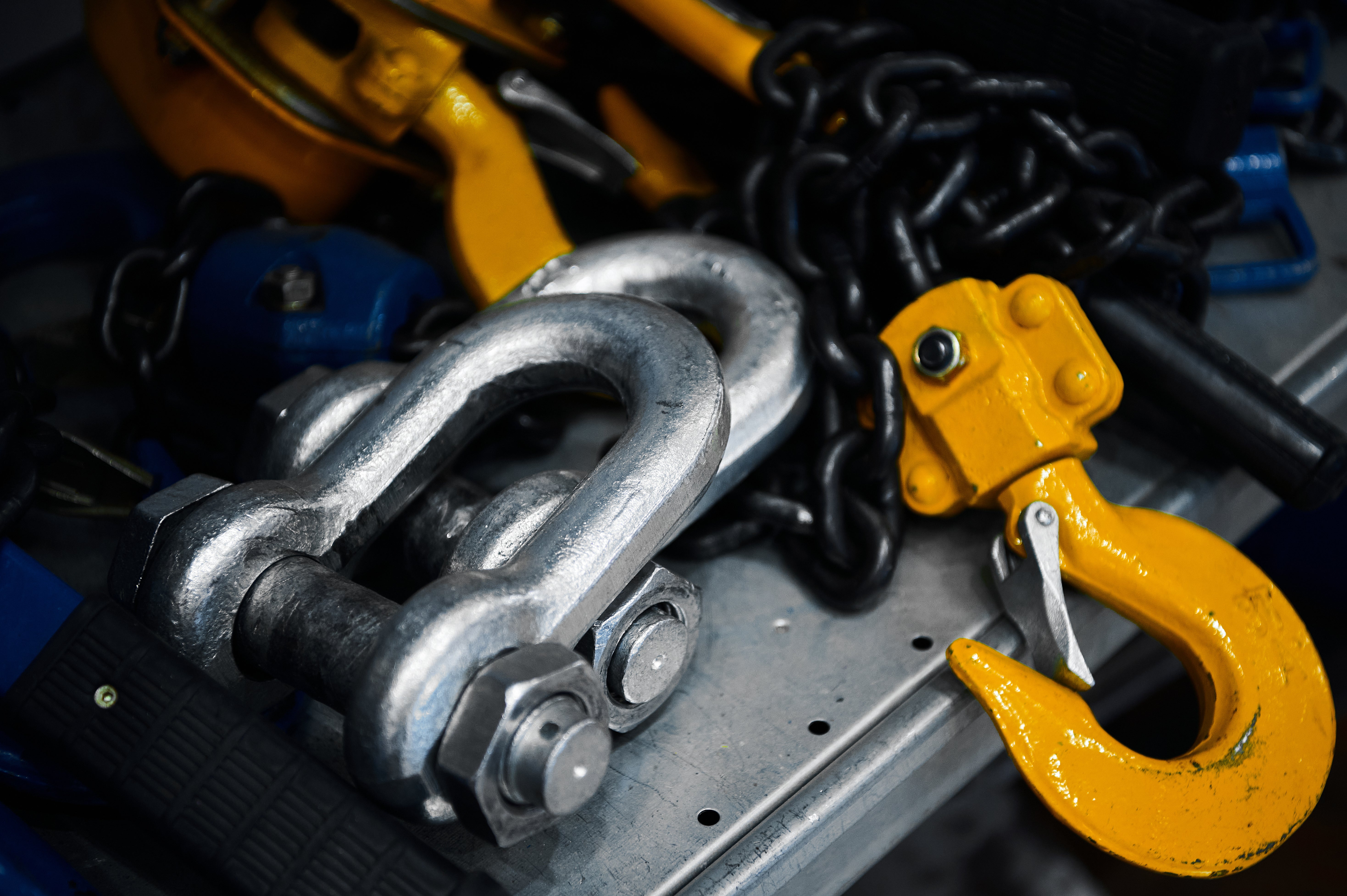 Chain Shackle In Rigging Choosing the Right Shackle for Your Chain Hoist | US Cargo Control