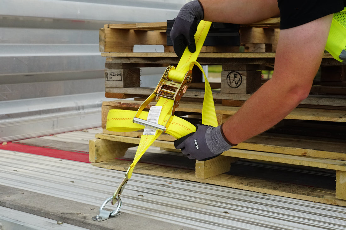A Simple Guide on How to Use a Ratchet Strap and How to Release It