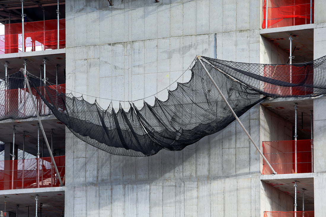 How to Choose the Right Construction Net: Debris Netting vs. Personnel Safety Nets