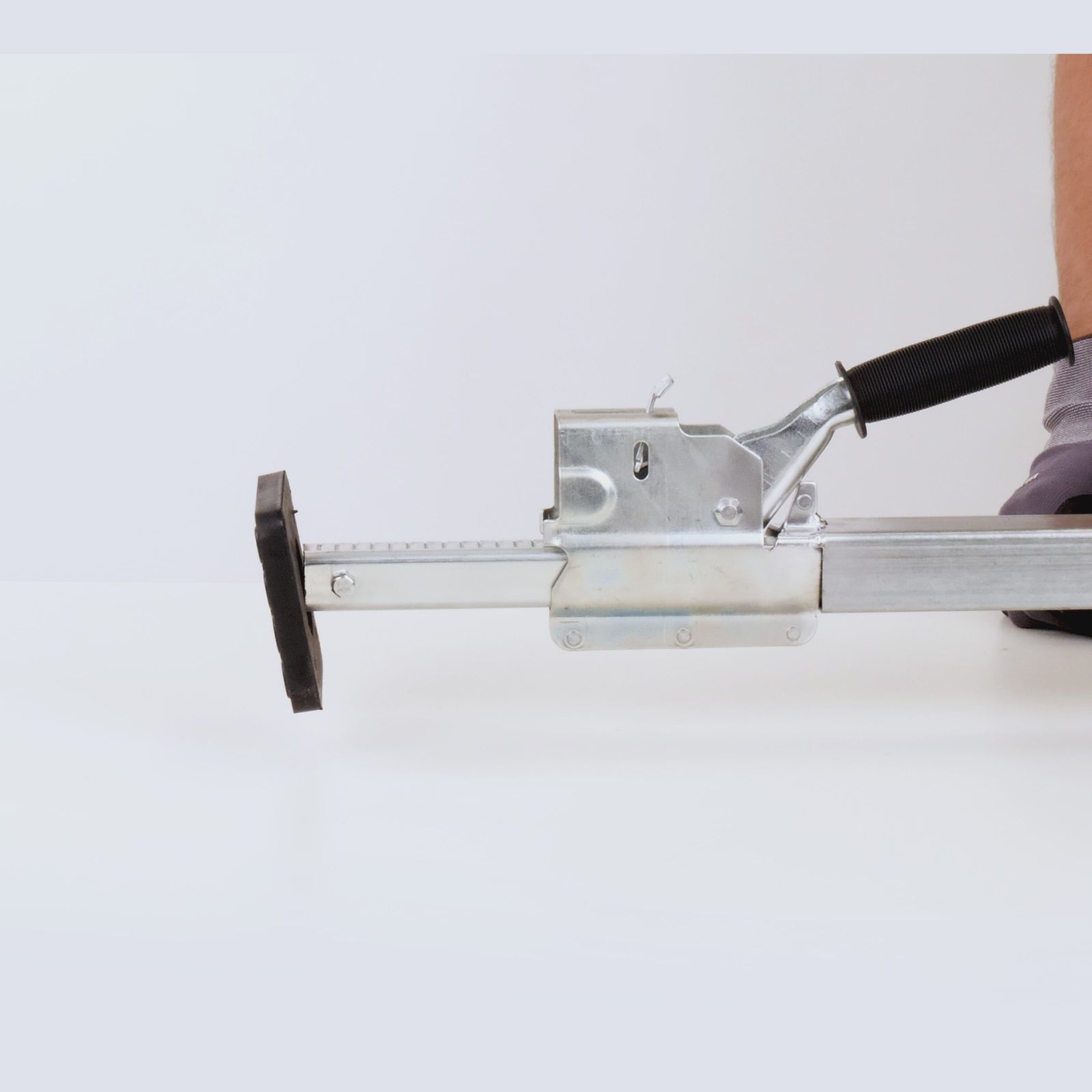 Square Jack Bar in Motion